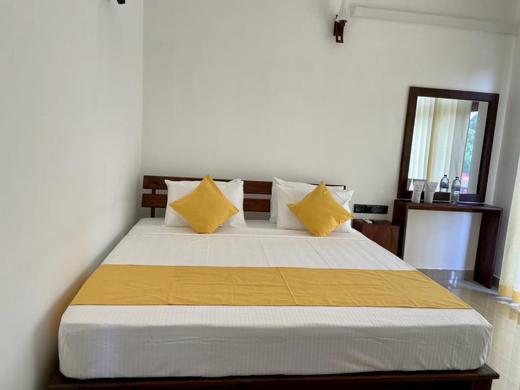 Theon Resort Anuradhapura Exterior foto
